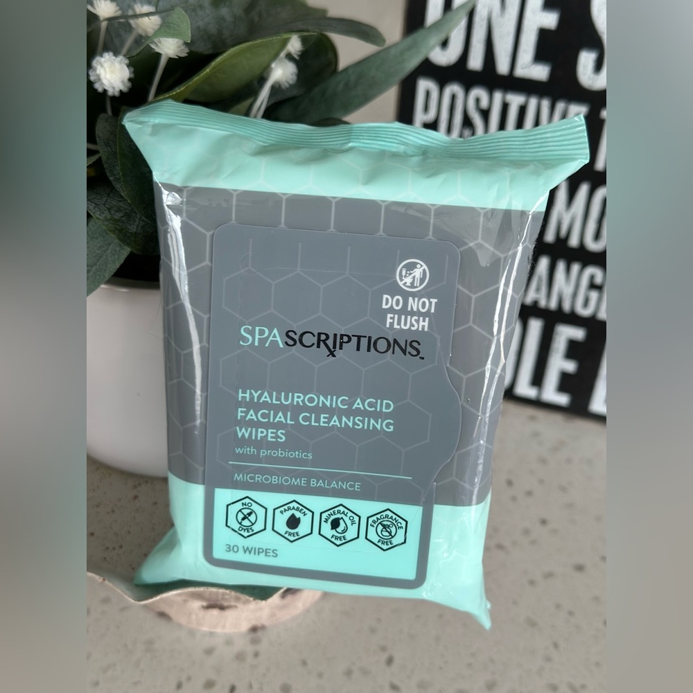 Brand 🆕 SpaScriptions Hyaluronic Facial Wipes